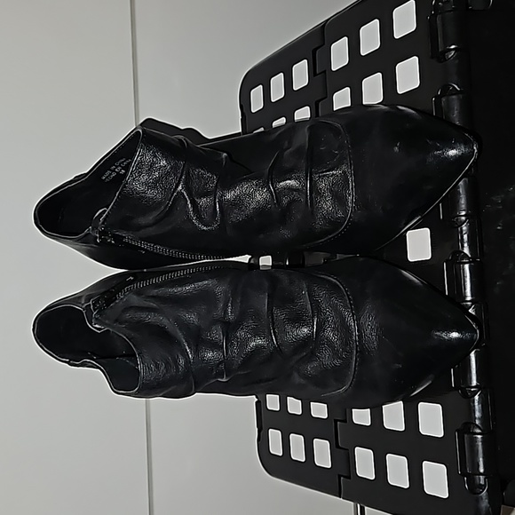 Black boots for the win 🏆 - Picture 1 of 5